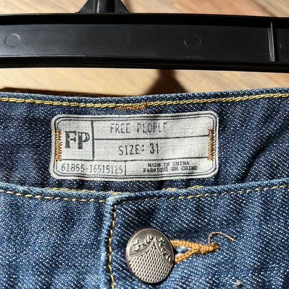 FREE PEOPLE HAYNES WASH DISTRESSED DENIM CROCHET LACE PATCHED JEANS - Picture 3 of 8